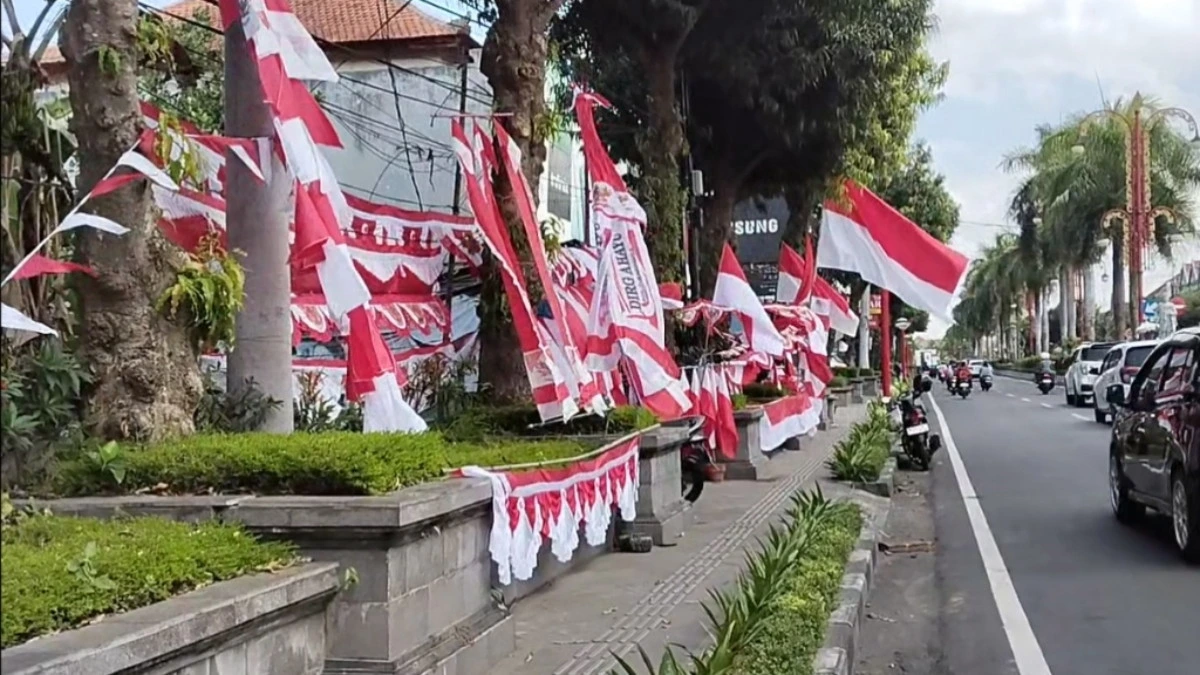 Semarak HUT ke-81 RI Mulai Terasa di Gianyar, Penjual Bendera Musiman Mulai Bermunculan